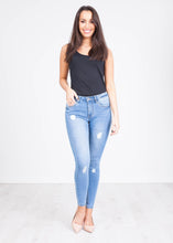 Load image into Gallery viewer, &#39;Annie&#39; Light Wash Skinny Jeans - The Walk in Wardrobe