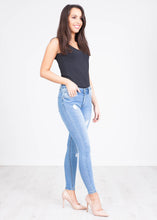 Load image into Gallery viewer, &#39;Annie&#39; Light Wash Skinny Jeans - The Walk in Wardrobe