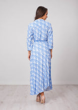 Load image into Gallery viewer, Eva Blue Printed Midi Dress - The Walk in Wardrobe