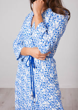 Load image into Gallery viewer, Eva Blue Printed Midi Dress - The Walk in Wardrobe