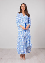 Load image into Gallery viewer, Eva Blue Printed Midi Dress - The Walk in Wardrobe