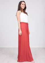 Load image into Gallery viewer, Eva Rust Pleated Trousers - The Walk in Wardrobe