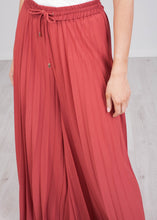 Load image into Gallery viewer, Eva Rust Pleated Trousers - The Walk in Wardrobe