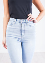 Load image into Gallery viewer, &#39;Kitty&#39; Super High Light Wash Jeans - The Walk in Wardrobe