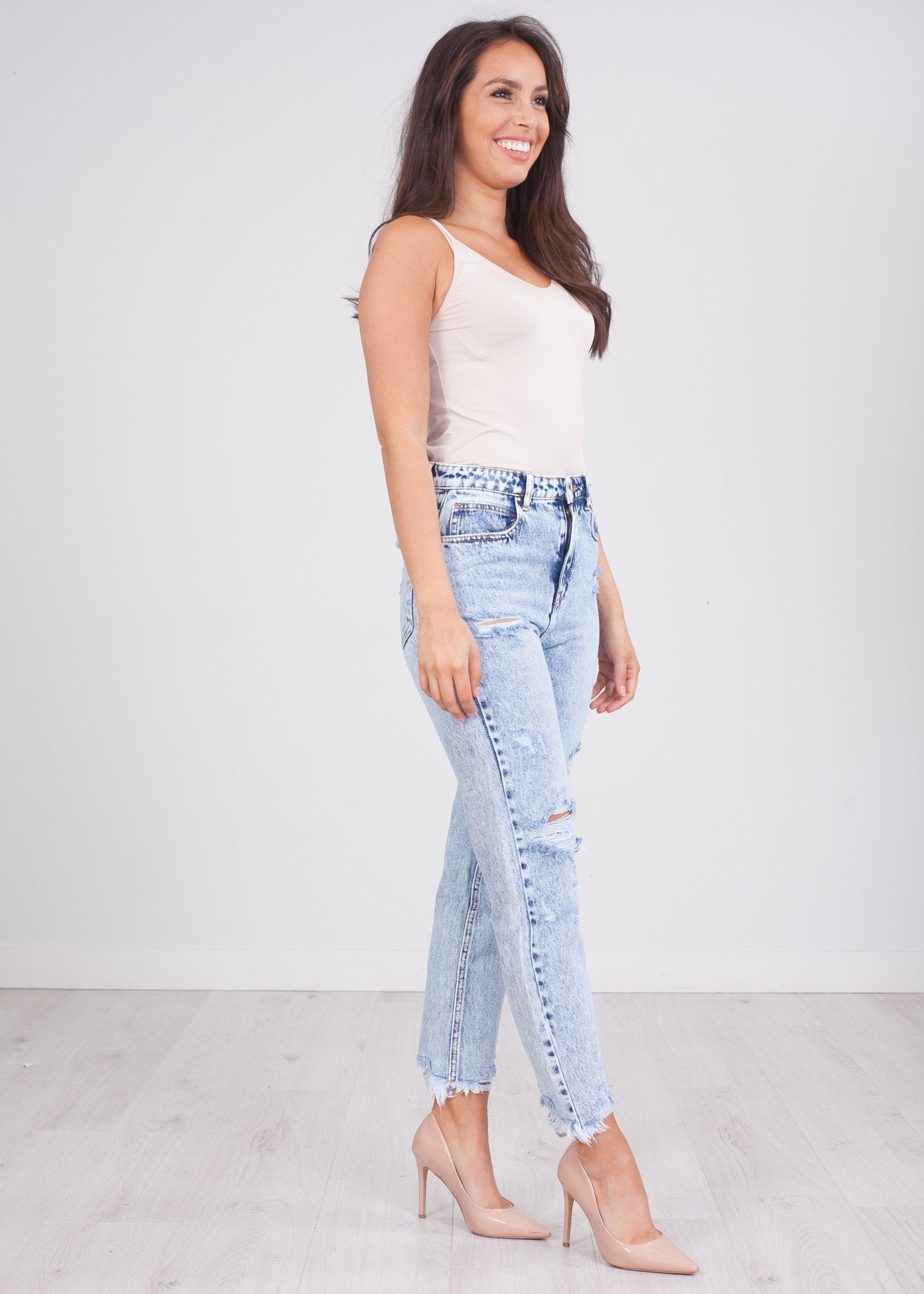 'Laura' Ripped Mom Jeans - The Walk in Wardrobe