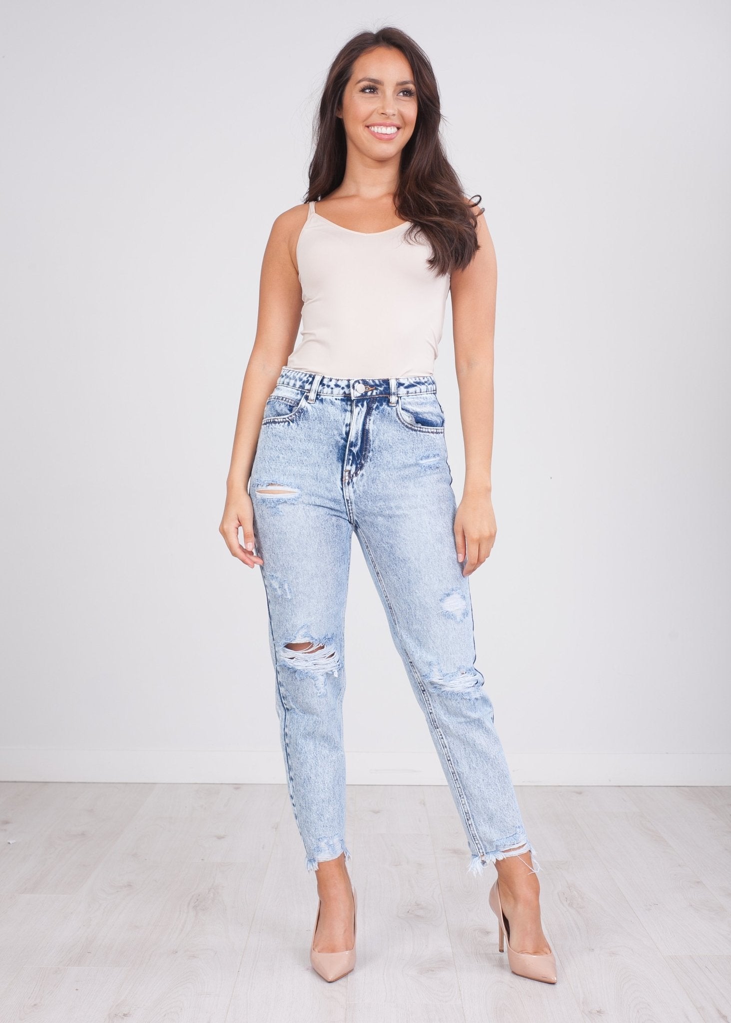 'Laura' Ripped Mom Jeans - The Walk in Wardrobe