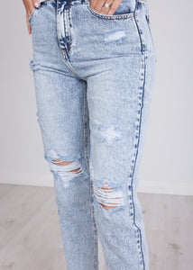 'Laura' Ripped Mom Jeans - The Walk in Wardrobe