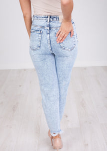 'Laura' Ripped Mom Jeans - The Walk in Wardrobe