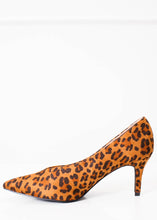 Load image into Gallery viewer, Leopard Print Heels - The Walk in Wardrobe