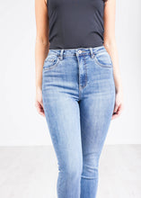 Load image into Gallery viewer, &#39;Lissa&#39; Skinny Jeans - The Walk in Wardrobe