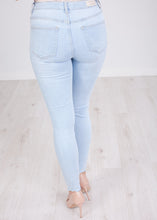 Load image into Gallery viewer, &#39;Maisie&#39; Light Wash Distressed Jeans - The Walk in Wardrobe
