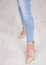 Load image into Gallery viewer, &#39;Megan&#39; Skinny Jeans - The Walk in Wardrobe