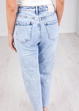 Load image into Gallery viewer, &#39;Melissa&#39; Straight Leg Jean - The Walk in Wardrobe