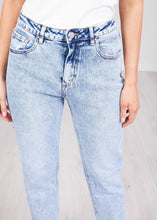 Load image into Gallery viewer, &#39;Melissa&#39; Straight Leg Jean - The Walk in Wardrobe