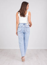 Load image into Gallery viewer, &#39;Melissa&#39; Straight Leg Jean - The Walk in Wardrobe