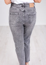 Load image into Gallery viewer, &#39;Michelle&#39; Black Wash Jeans - The Walk in Wardrobe