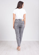 Load image into Gallery viewer, &#39;Michelle&#39; Black Wash Jeans - The Walk in Wardrobe