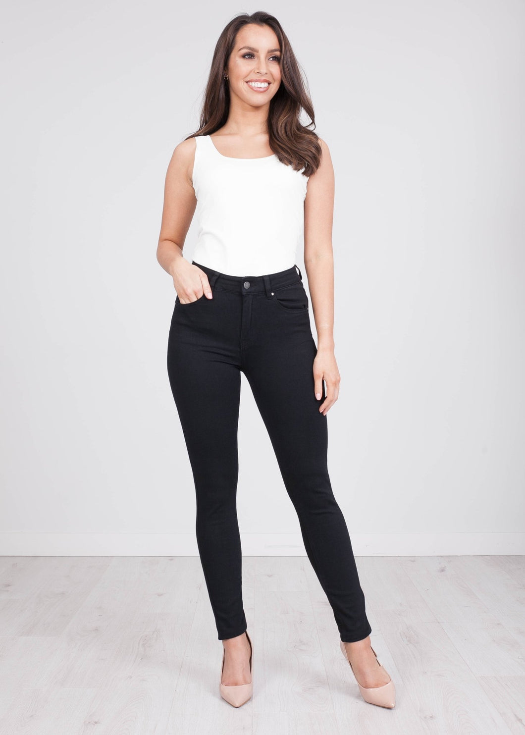 'Molly' Black Wash Jeans - The Walk in Wardrobe