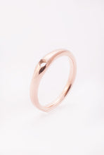 Load image into Gallery viewer, Qudo - Rose Gold Slim Ring - The Walk in Wardrobe