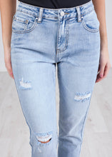 Load image into Gallery viewer, &#39;Sirenna&#39; Mom Distressed Mom Jeans - The Walk in Wardrobe