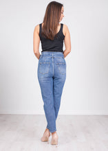 Load image into Gallery viewer, &#39;Steph&#39; Mom Jeans - The Walk in Wardrobe