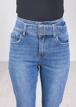 Load image into Gallery viewer, &#39;Steph&#39; Mom Jeans - The Walk in Wardrobe