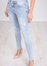 Load image into Gallery viewer, &#39;Twiggy&#39; Light Wash Skinny Jeans - The Walk in Wardrobe