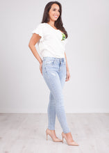 Load image into Gallery viewer, &#39;Twiggy&#39; Light Wash Skinny Jeans - The Walk in Wardrobe