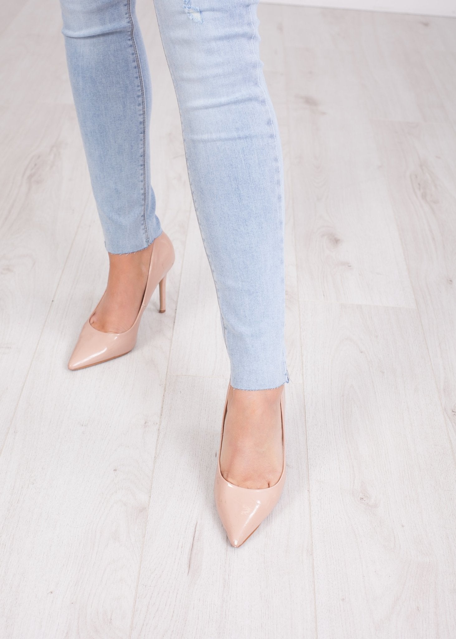 'Twiggy' Light Wash Skinny Jeans - The Walk in Wardrobe