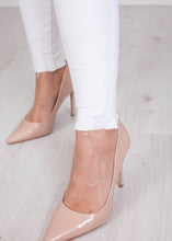 Load image into Gallery viewer, &#39;Victoria&#39; White Skinny Jeans - The Walk in Wardrobe